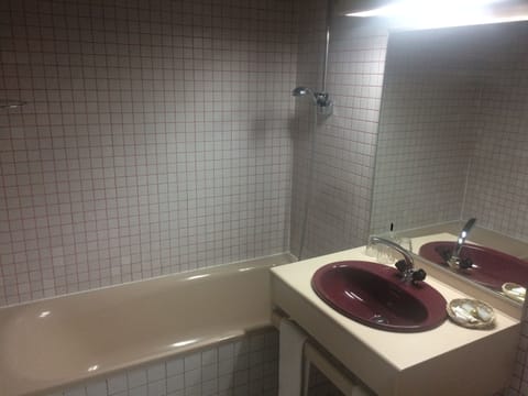 Free toiletries, towels