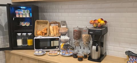Daily continental breakfast (EUR 10 per person)