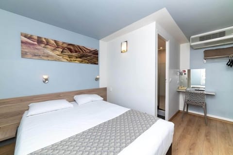 Double Room | Desk, free WiFi, bed sheets, wheelchair access