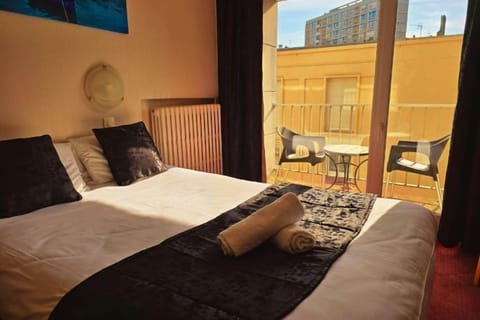 Basic Double Room | Select Comfort beds, iron/ironing board, free WiFi