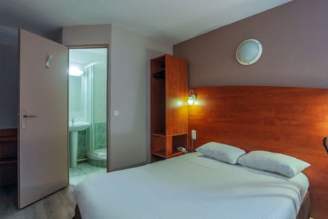 Double Room | Desk, free cribs/infant beds, free WiFi, bed sheets