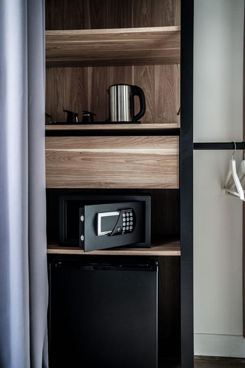 Desk, blackout drapes, soundproofing, free WiFi