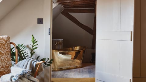 Junior Room, 1 Double Bed | Bathroom | Combined shower/tub, deep soaking tub, rainfall showerhead