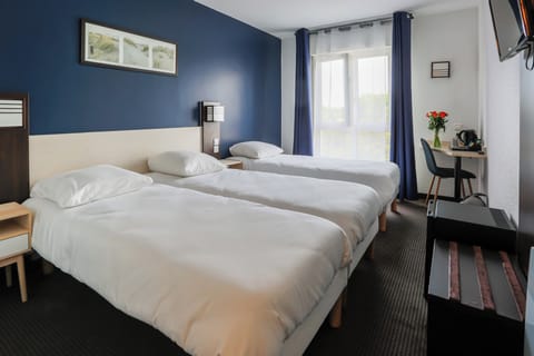 Triple Room | Premium bedding, desk, laptop workspace, soundproofing