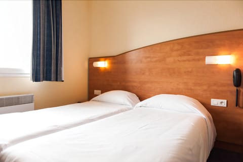 Premium bedding, desk, blackout drapes, soundproofing