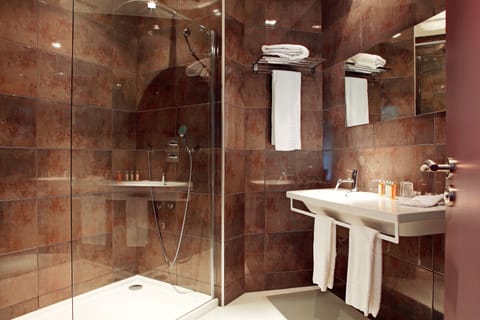 xxx | Bathroom | Free toiletries, hair dryer, towels