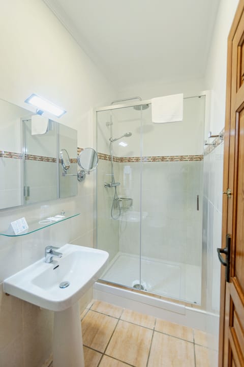 Single Room (Small) | Bathroom | Free toiletries, hair dryer, towels