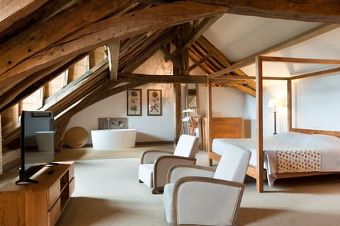 Les Privilèges | Hypo-allergenic bedding, minibar, in-room safe, individually decorated