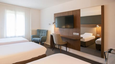 Standard Room, 3 Twin Beds | 1 bedroom, premium bedding, desk, laptop workspace