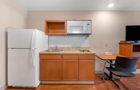 Standard Studio, 2 Double Beds, Non Smoking, Refrigerator & Microwave | Private kitchen | Fridge, microwave, stovetop, freezer