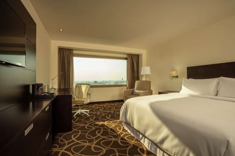 Room, 1 King Bed, Accessible | Egyptian cotton sheets, in-room safe, desk, laptop workspace