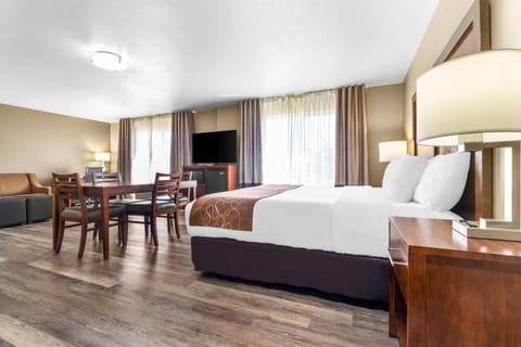 Suite, Non Smoking | In-room safe, desk, iron/ironing board, free cribs/infant beds