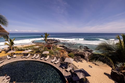 Senior Suite, Jetted Tub, Ocean View | Premium bedding, minibar, in-room safe, desk
