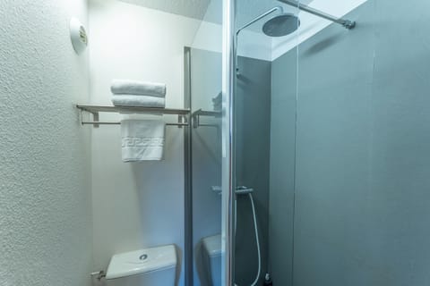 Standard Room, 1 Bedroom, Private Bathroom | Bathroom | Shower, free toiletries, hair dryer, towels