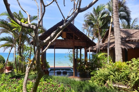Sauna, hot tub, body treatments, beach massages, body wraps, body scrubs