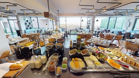 Daily buffet breakfast for a fee