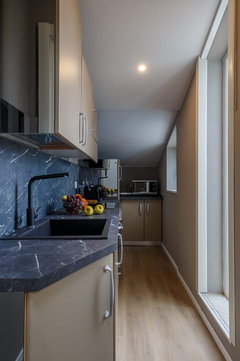 Suite with Spa Bath and Sauna | Private kitchen