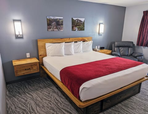 Room, 1 King Bed | In-room safe, iron/ironing board, rollaway beds, free WiFi