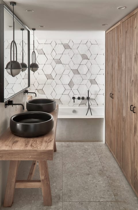 Shower, free toiletries, hair dryer, slippers