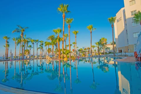 Indoor pool, seasonal outdoor pool, pool umbrellas, sun loungers