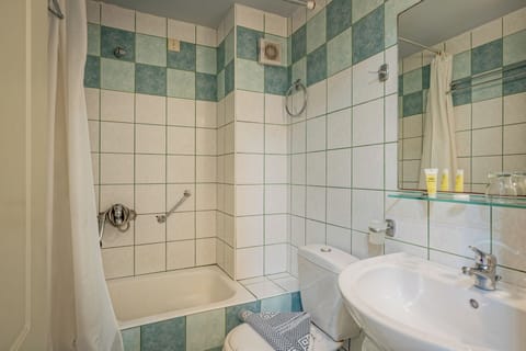 Soundproofing, free cribs/infant beds, free WiFi