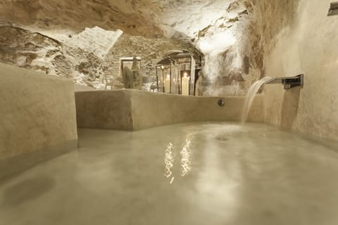 Luxury Suite, Hot Tub, Garden View | Bathroom | Designer toiletries, hair dryer, bathrobes, slippers