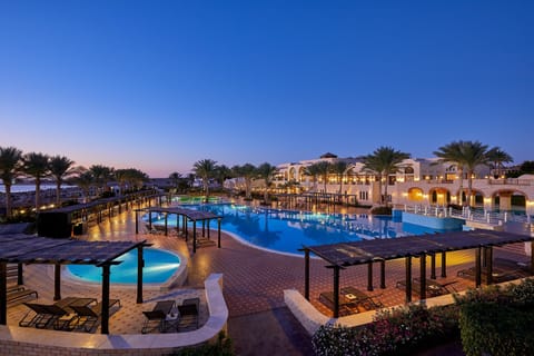 2 outdoor pools, sun loungers