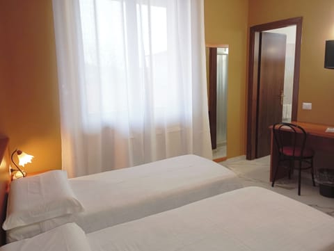 Free minibar, in-room safe, desk, free WiFi