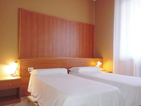 Free minibar, in-room safe, desk, free WiFi