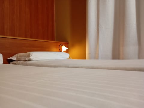 Standard Double Room, Ensuite | Free minibar, in-room safe, desk, free WiFi