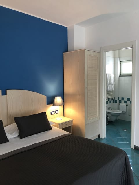 In-room safe, desk, soundproofing, free WiFi