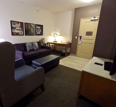 Suite, Accessible | Living area | 42-inch flat-screen TV with cable channels, TV, pay movies