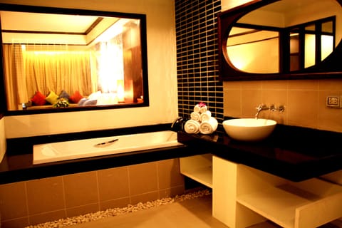 Orchid Deluxe Double or Twin Room | Bathroom | Separate tub and shower, free toiletries, hair dryer, bathrobes