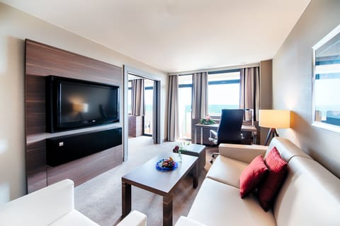 Premium bedding, minibar, in-room safe, desk