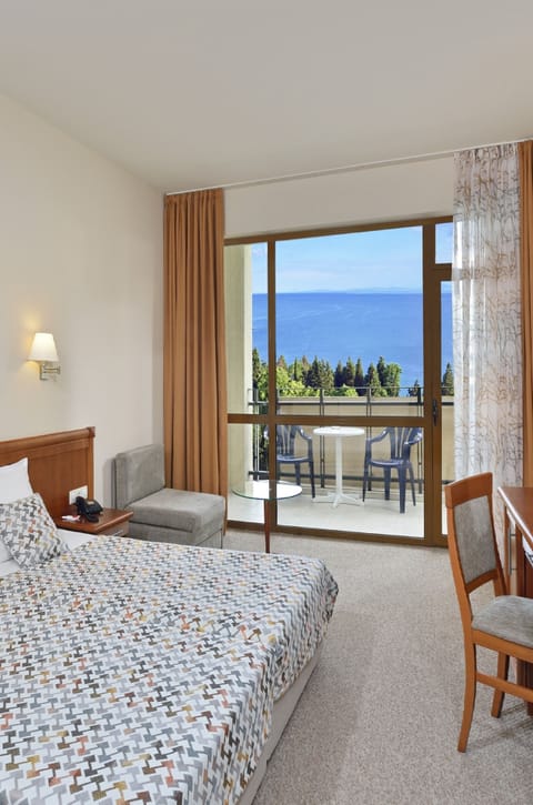 In-room safe, desk, blackout drapes, free cribs/infant beds