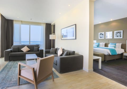 Executive Suite | In-room safe, desk, blackout drapes, soundproofing