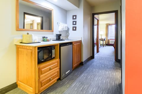 Suite, 1 Bedroom, Non Smoking, Jetted Tub (1 King Bed) | Microwave
