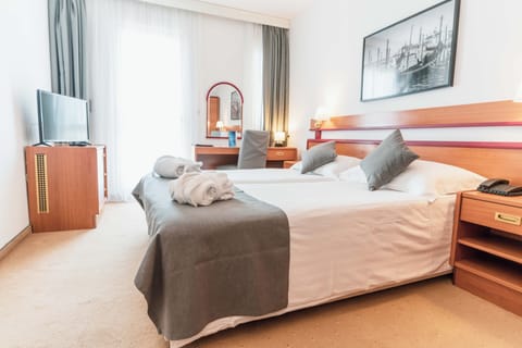 Economy Double Room | In-room safe, individually decorated, desk, free WiFi