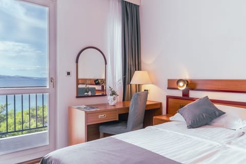 Standard Double Room, Balcony, Sea Facing | In-room safe, individually decorated, desk, free WiFi