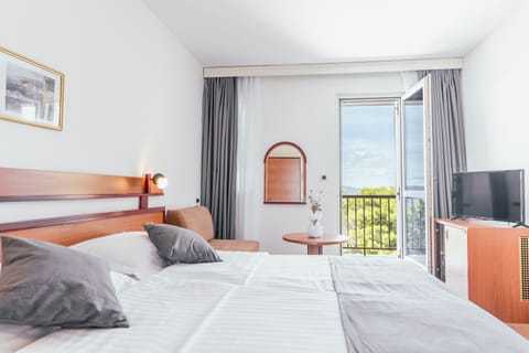 Superior Double Room, Balcony, Sea Facing | In-room safe, individually decorated, desk, free WiFi