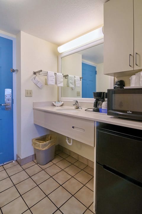 2nd Floor 2 Queens | Free WiFi, bed sheets