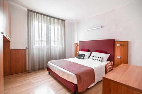 Hypo-allergenic bedding, down comforters, in-room safe, desk