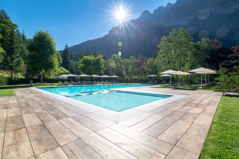 Seasonal outdoor pool, pool umbrellas, sun loungers