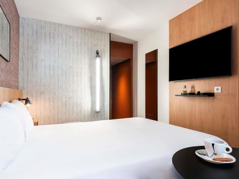 Standard Room, 1 Double Bed | Premium bedding, desk, soundproofing, iron/ironing board