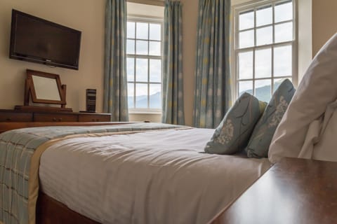 Suite | Desk, iron/ironing board, free WiFi, bed sheets