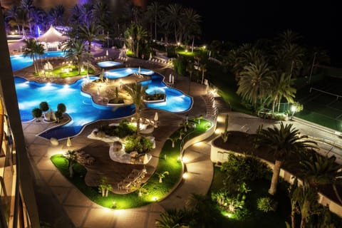 2 outdoor pools, pool umbrellas, sun loungers