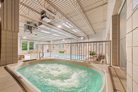 Indoor spa tub
