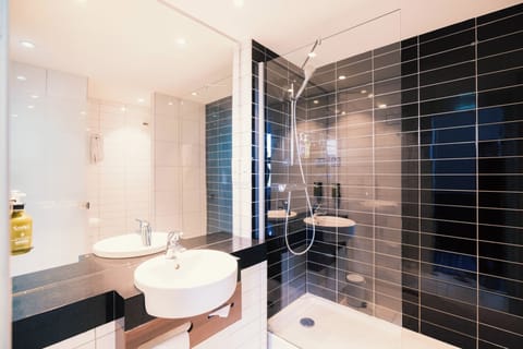 Shower, free toiletries, hair dryer, towels