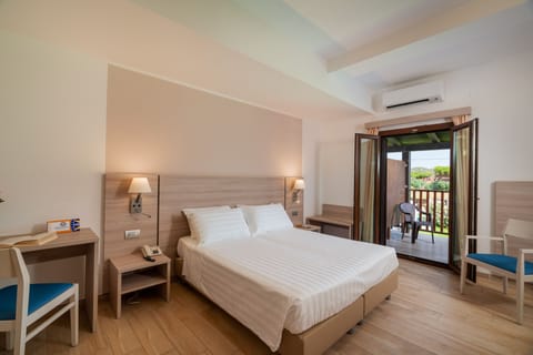 Minibar, in-room safe, desk, free WiFi