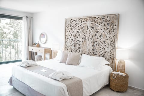 Suite for 2 people | Premium bedding, minibar, in-room safe, desk